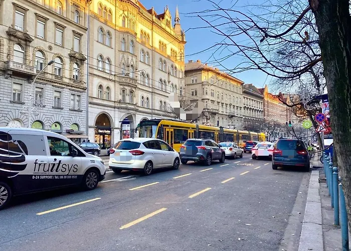 Cozy 3-bedroom In The Center Apartament Budapeszt